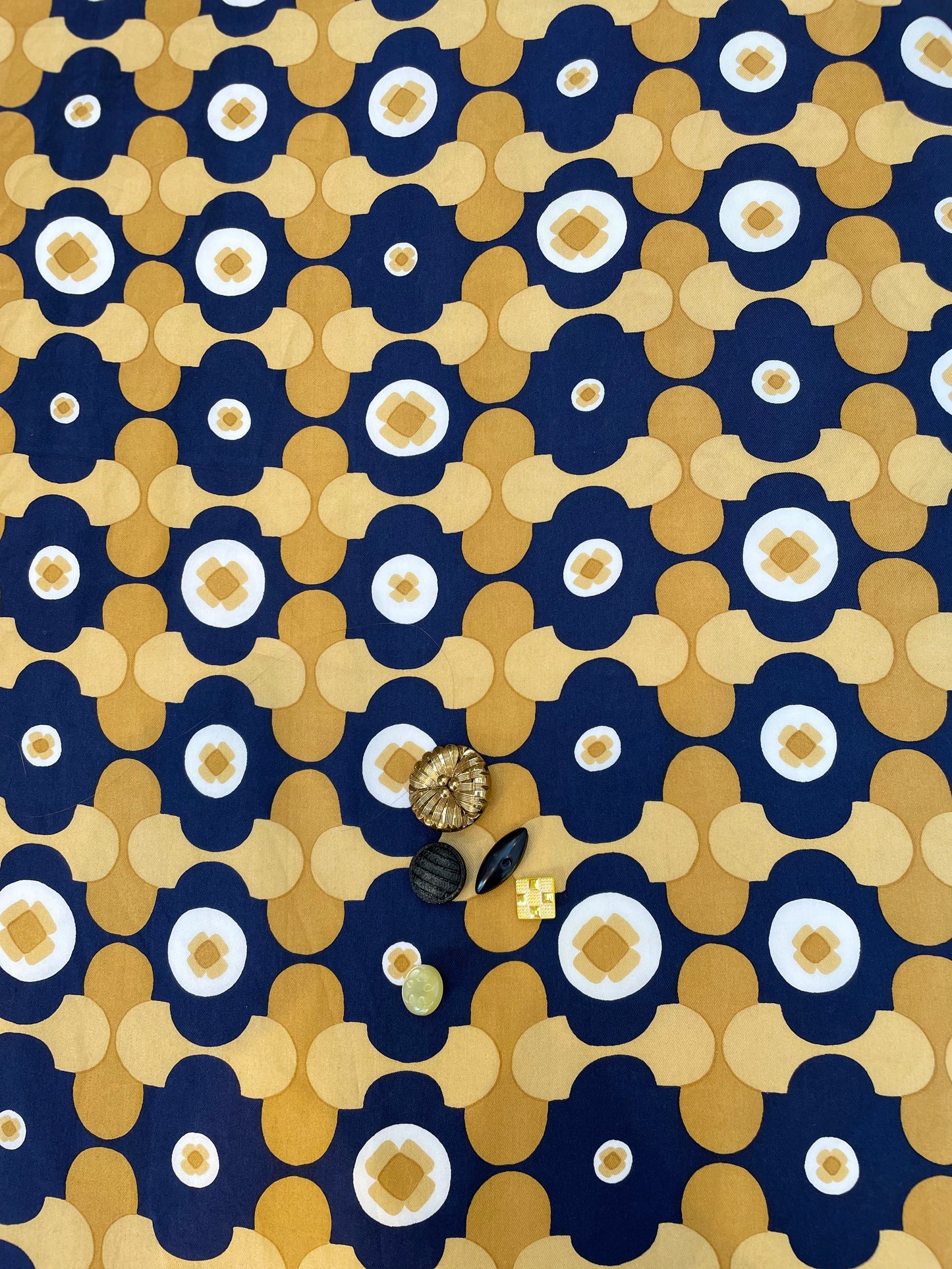 Geometric lightweight silk